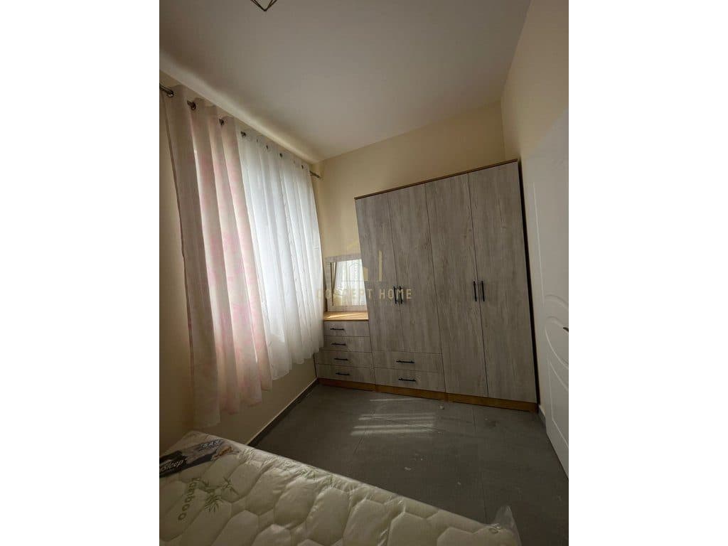Jepet me qera apartament 1+1 te Fakulteti i Mjeksis/Cmimi: 40.000 ALL 4