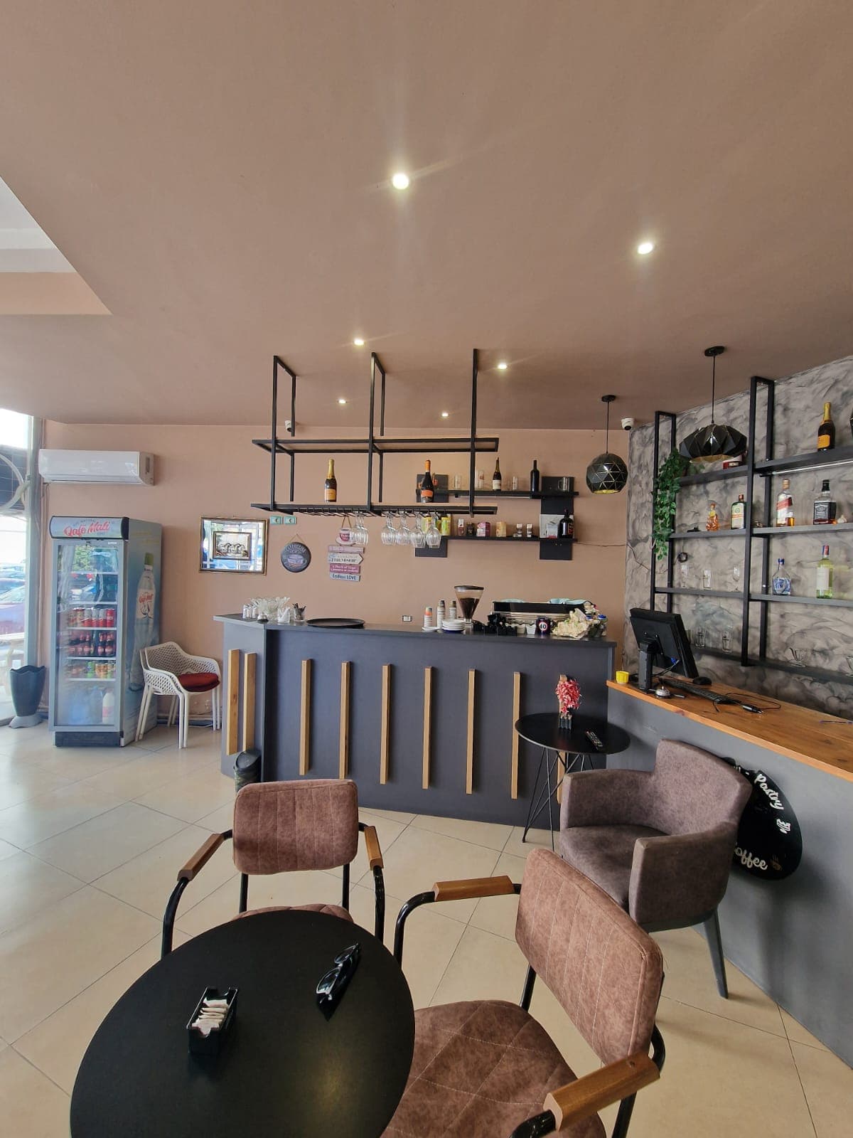Shitet Biznes Bar Kafe, Pasticeri ne Astir, Kati 0, 20,000€ / 191 m2 3
