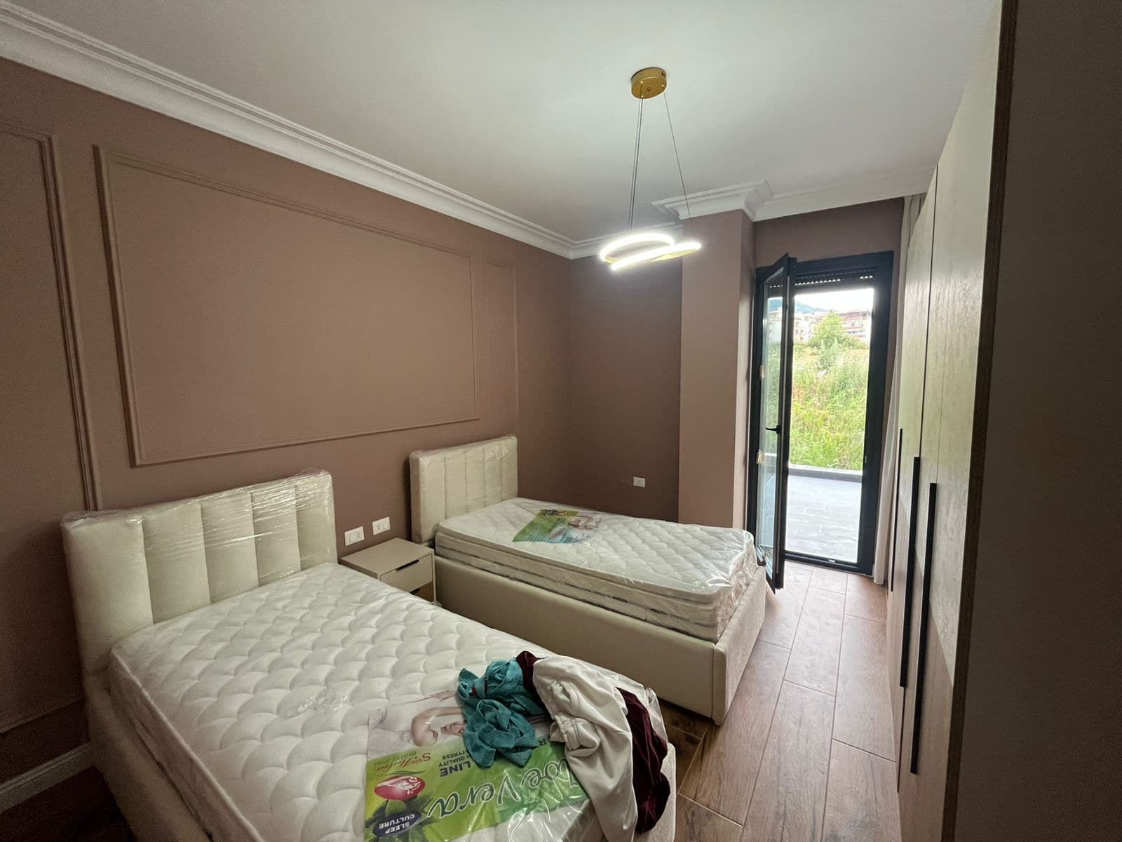 Jepet me qera Apartament 2+1+2 tek Liqeni i Thate 3