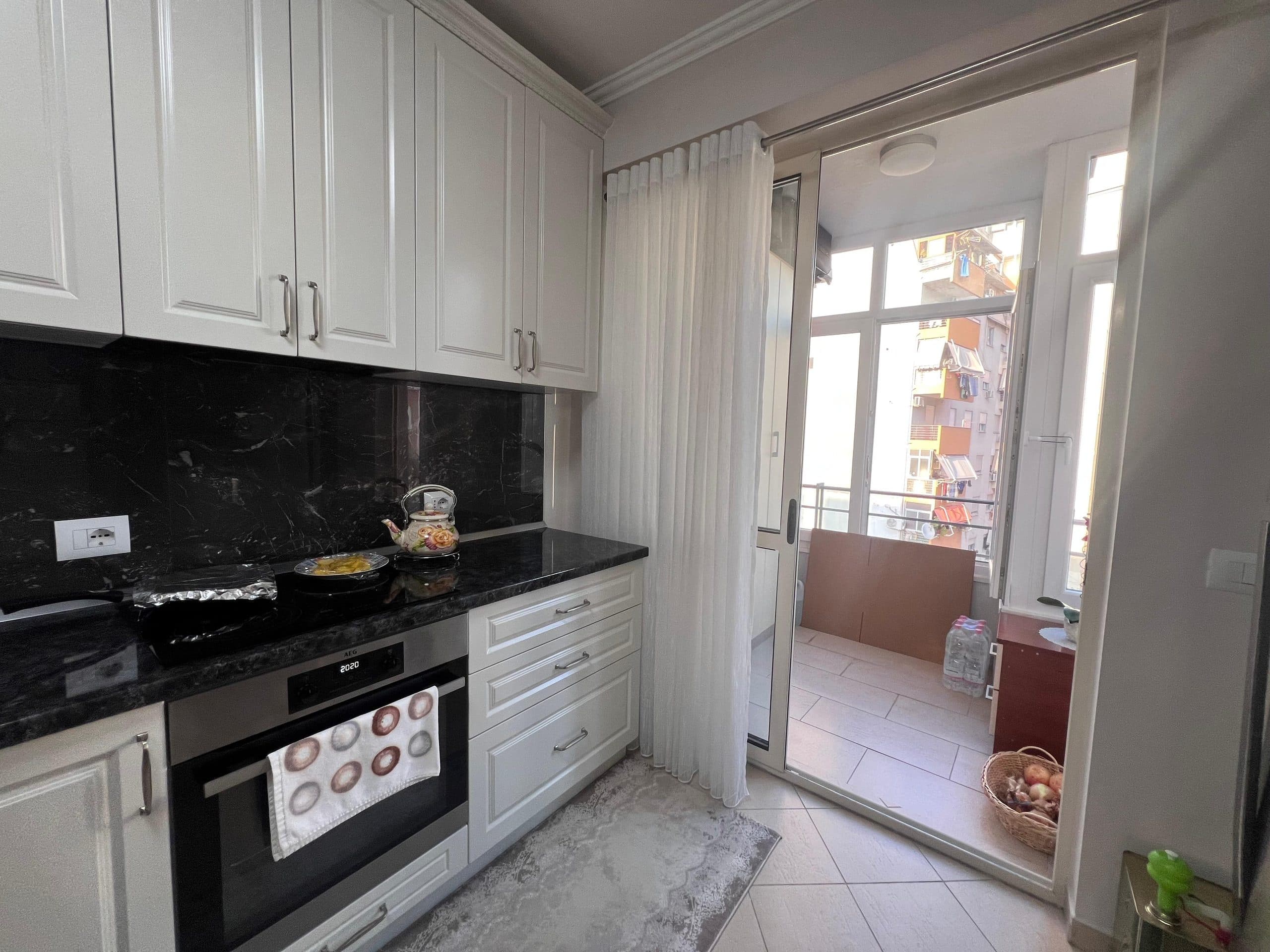 Shitet apartament 2+1 ne Qender / 295,000 Euro - 0682629480 4
