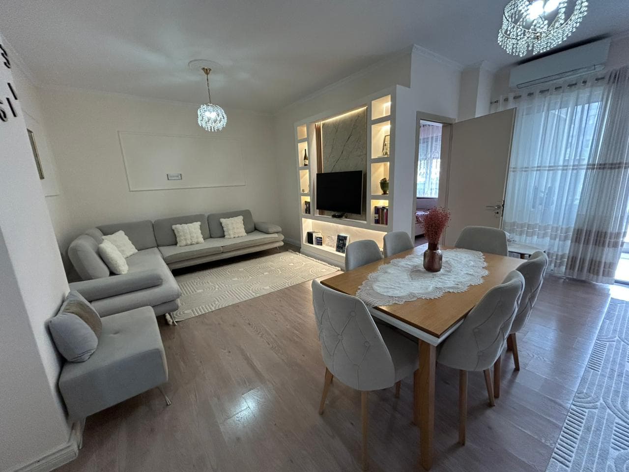 Shitet apartament 1+1+verande ne Kamez 3
