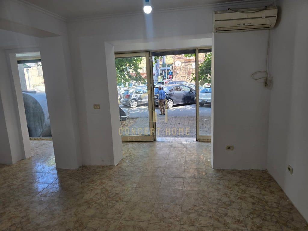 Shiten 2 Ambjente te ndara ne Dyqan dhe Garsoniere tek rruga e Kavajes, Tiranë - 195,000€ | 64 m²