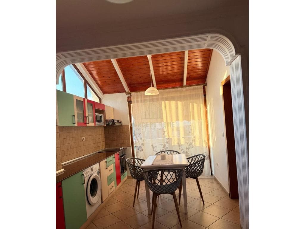Jepet me qera apartament 1+1 ne Qender.