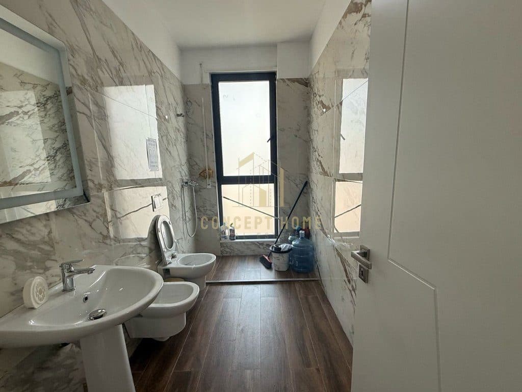 Jepet me qera 3+1 Porcelan, perballe UET-se 3