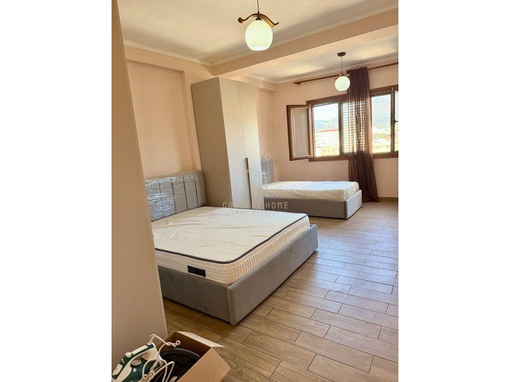 Jepet me qera Apartament 2+1 tek 21 Dhjetori 2