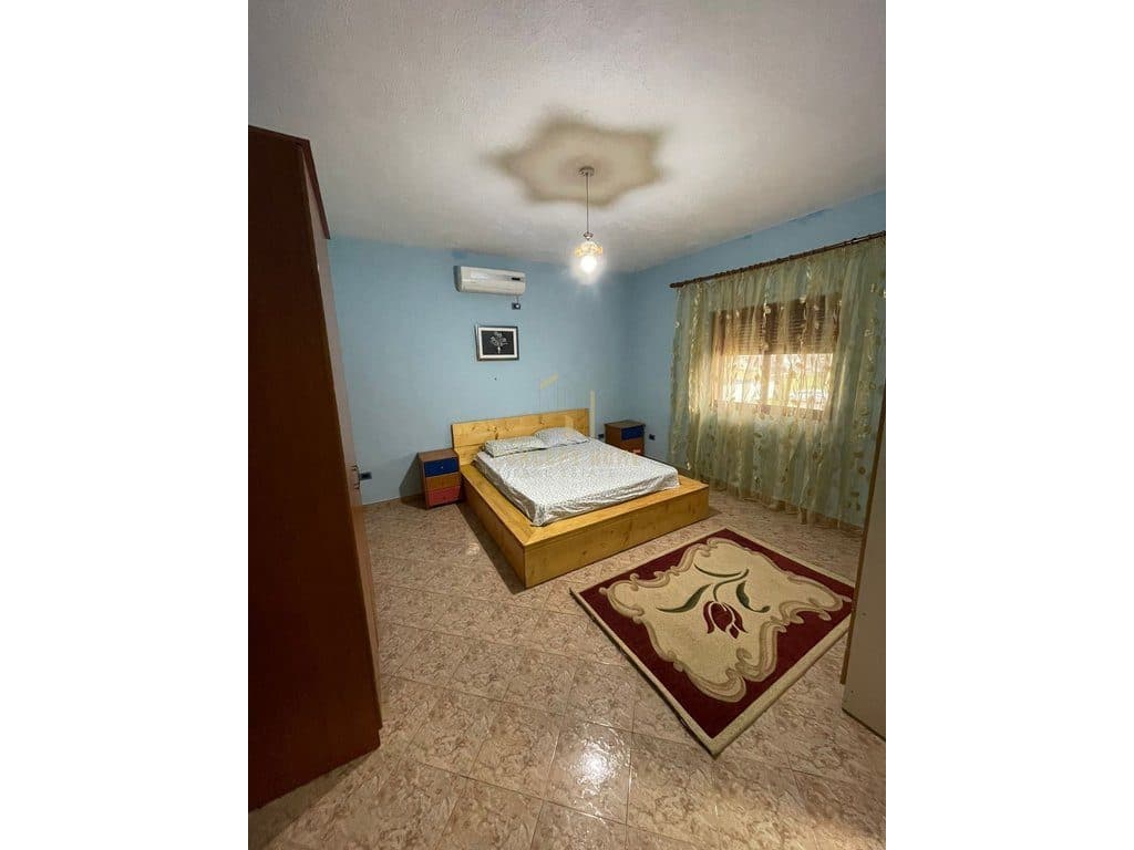 Jepet me qera shtepi 2+1+Parkim ne Astir Siperfaqe: 100m2 Kati i 2 (Shtepi Private) 3
