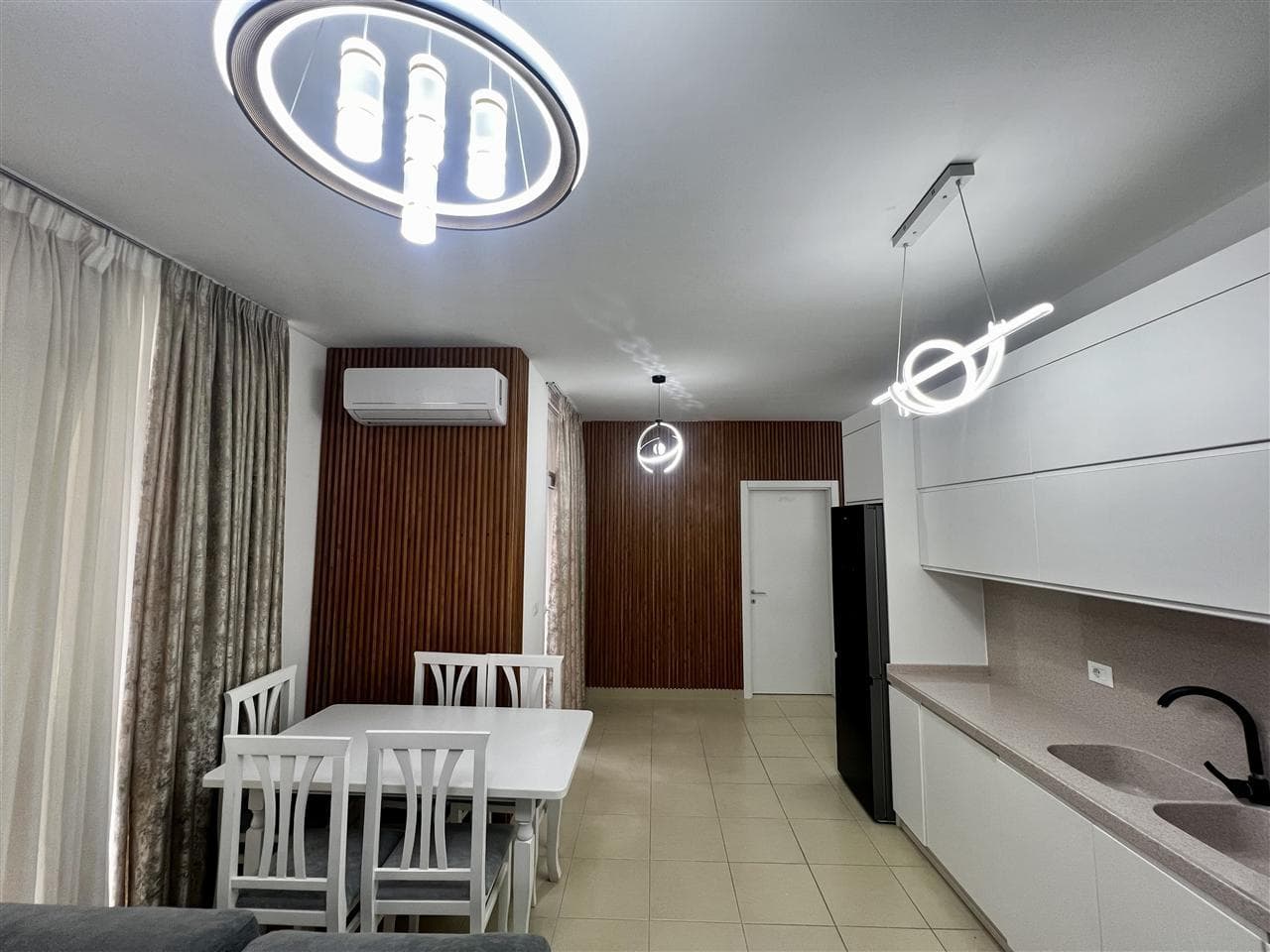 Jepet me qera apartament 2+1 tek Bulevardi i Ri(Rezidenca Avid). 3