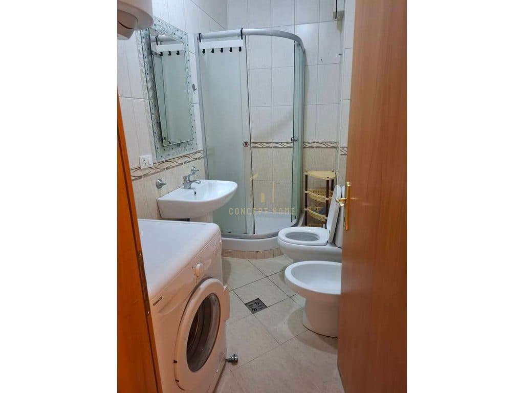Jepet me qera apartament 1+1 ne Komune te Parisit 4