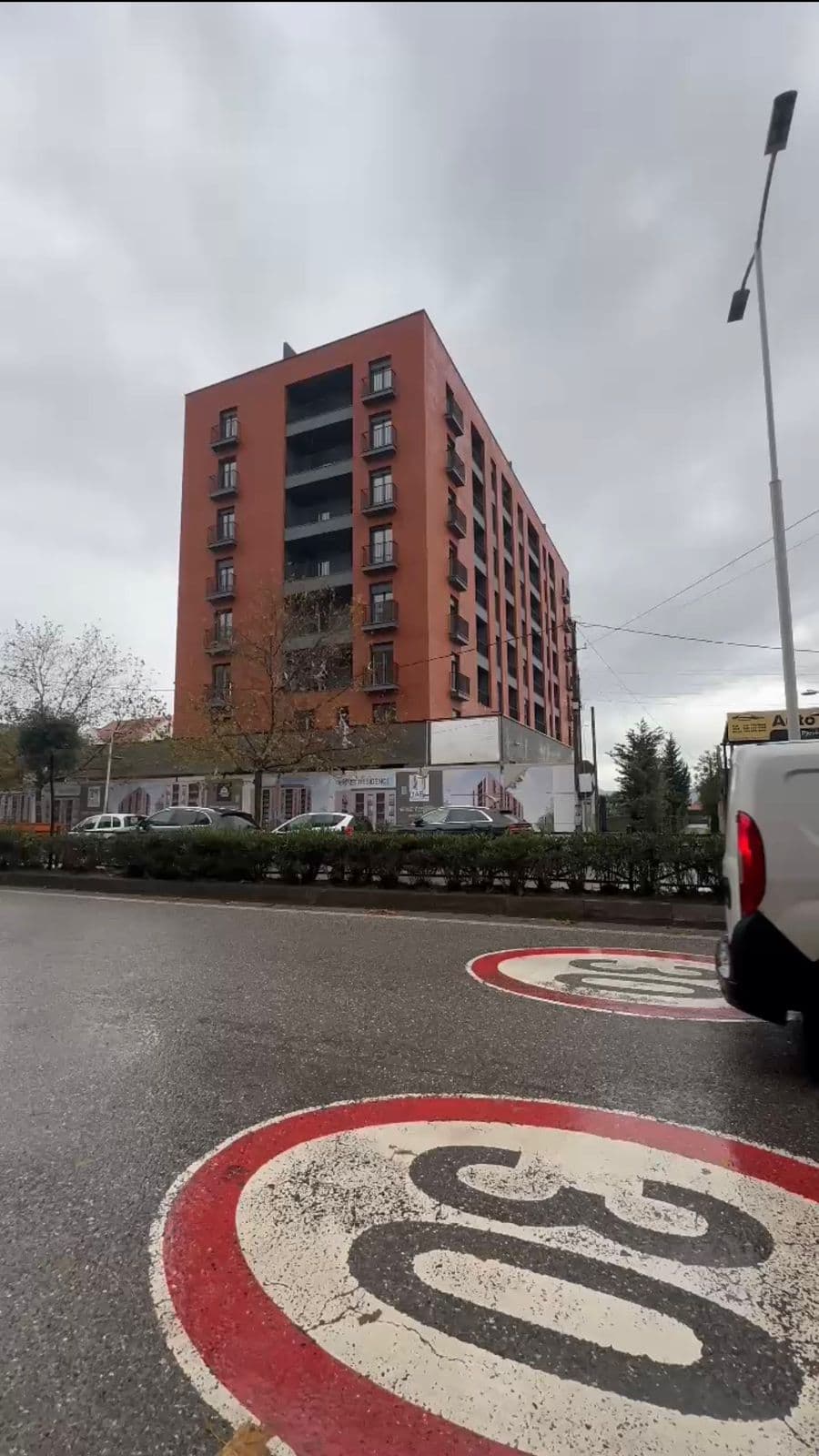 Shitet ambient biznesi ne Kamez.