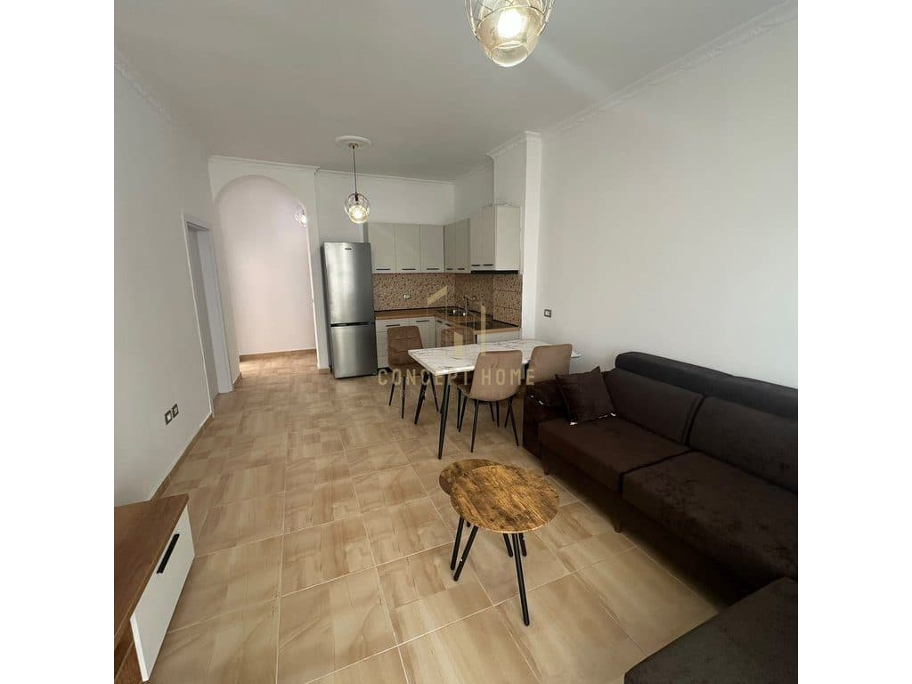 Jepet me qera apartament 3+1+2 ne Xhamllik 2