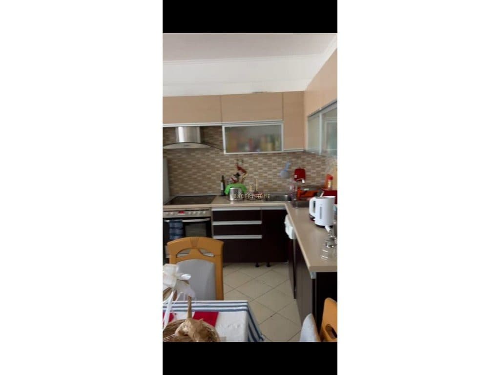 Shitet apartament 3+1+2+3 tek Rruga e Kavajes 3