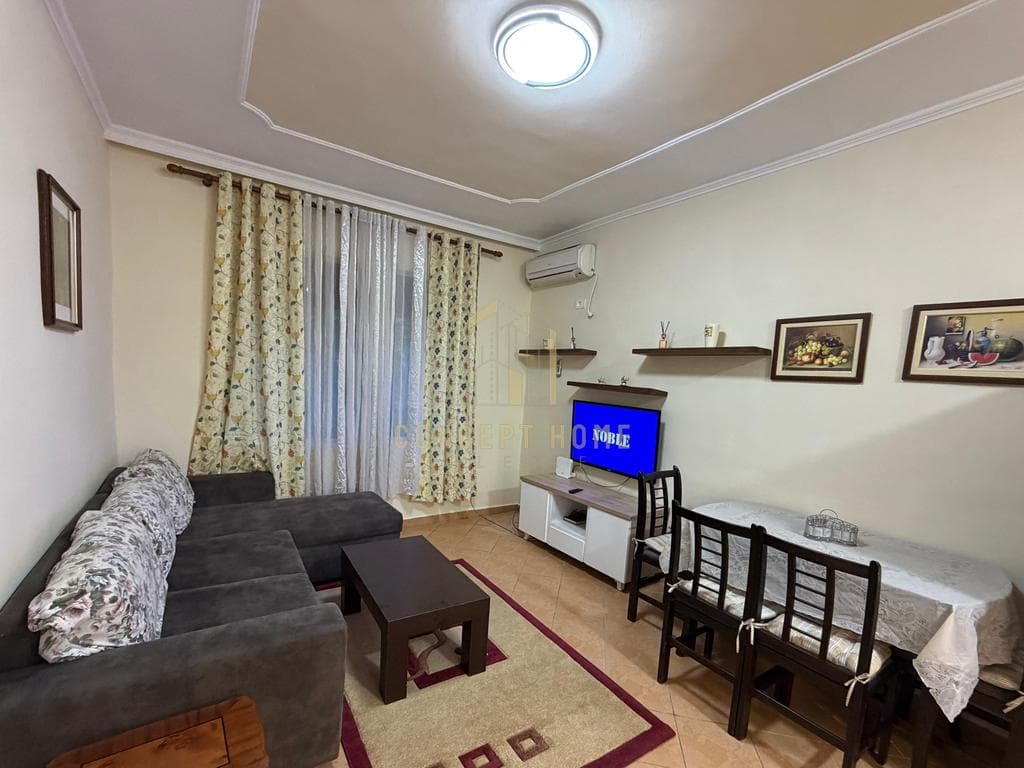 Apartement me qera 1+1 tek Medreseja. 2