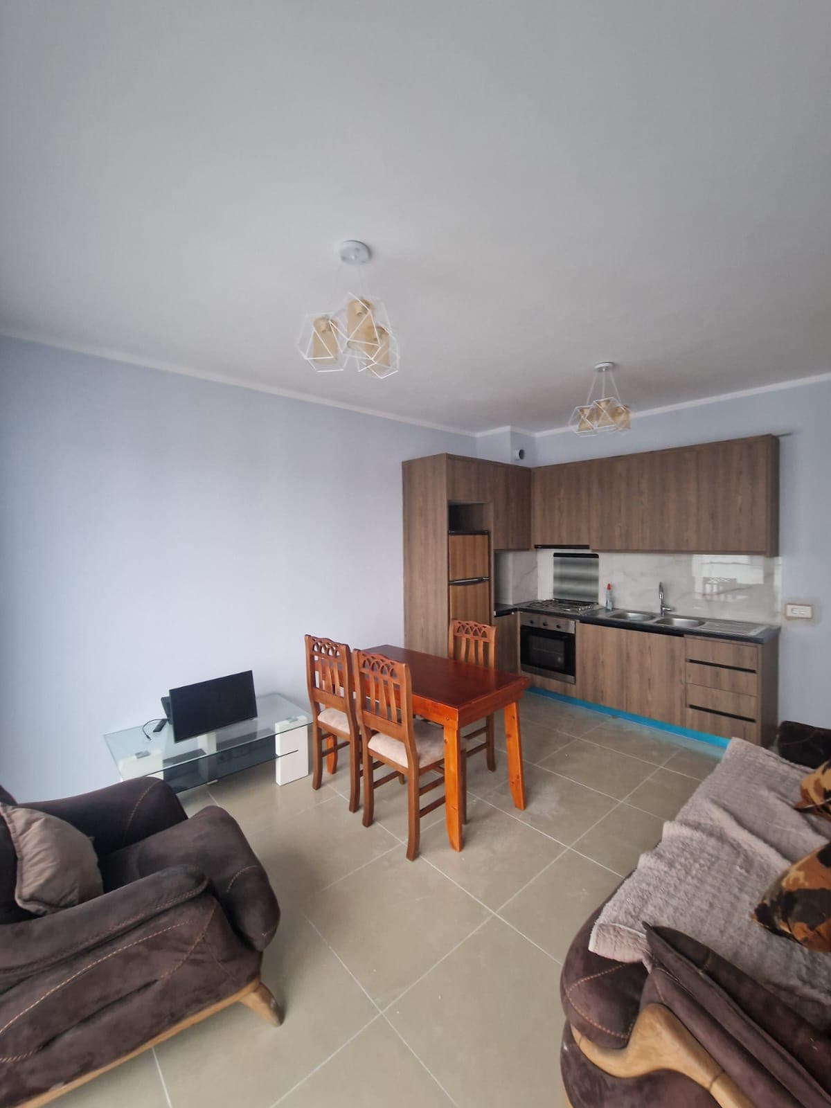 Jepet me qera apartament 2+1 ne Porcelan/530 Euro