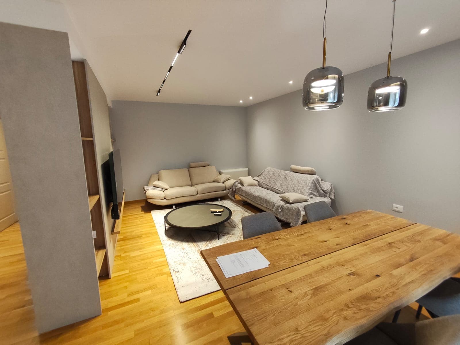 Jepet me qera apartament 3+1+2 tek Liqeni 2