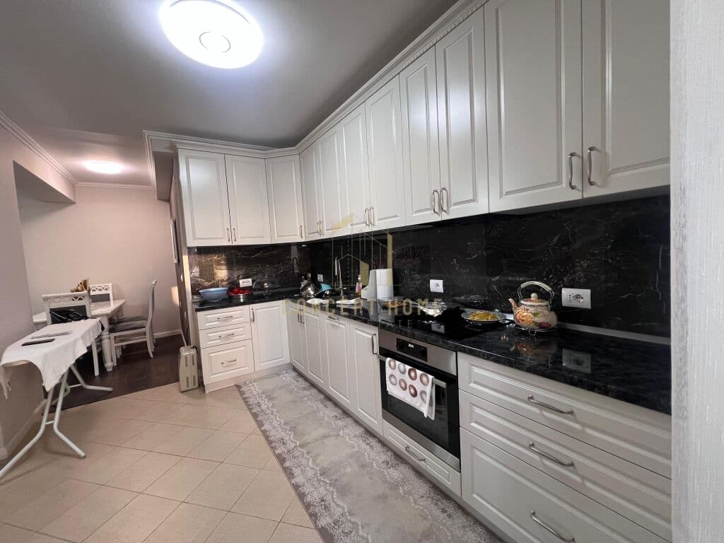 Shitet apartament 2+1 ne Qender / 295,000 Euro - 0682629480 2