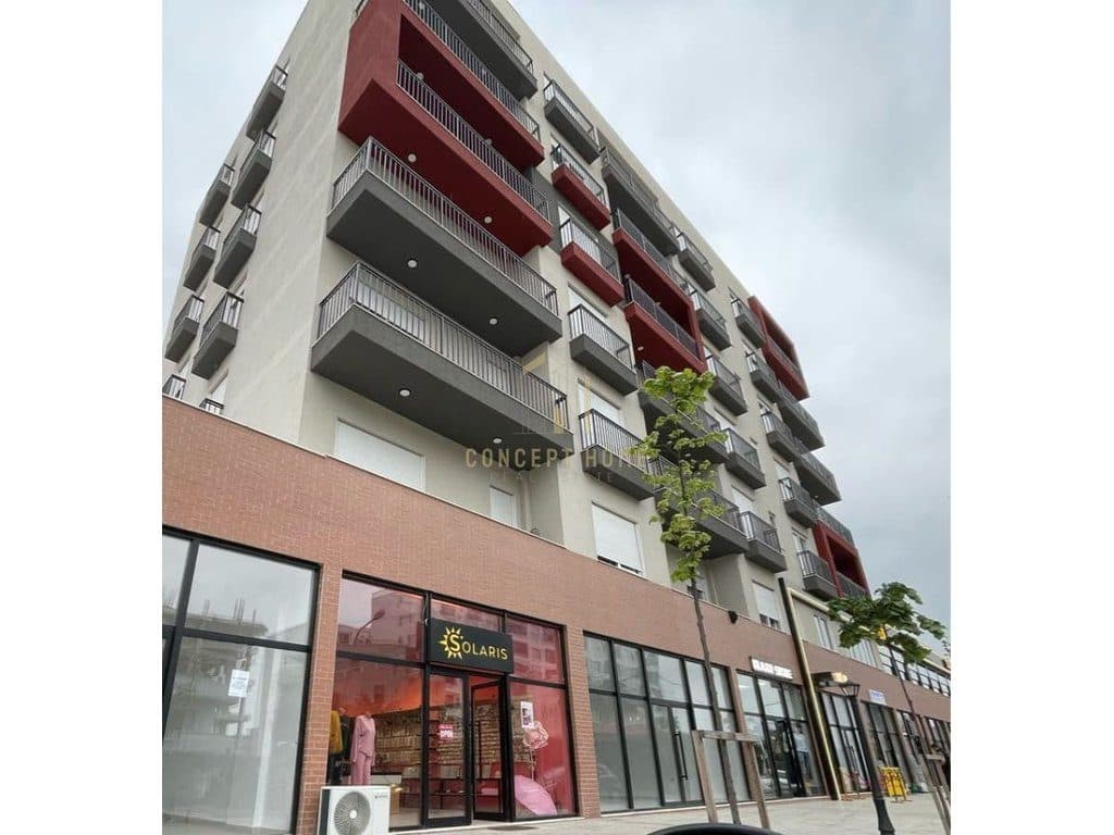 Dyqan 1+1 Shitje në Kamez, Tiranë - 224,250€ | 97.5 m²