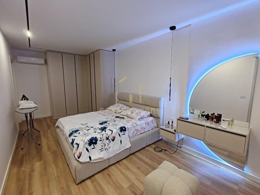 Shitet apartament 2+1 tek Kompleksi Univers City 4