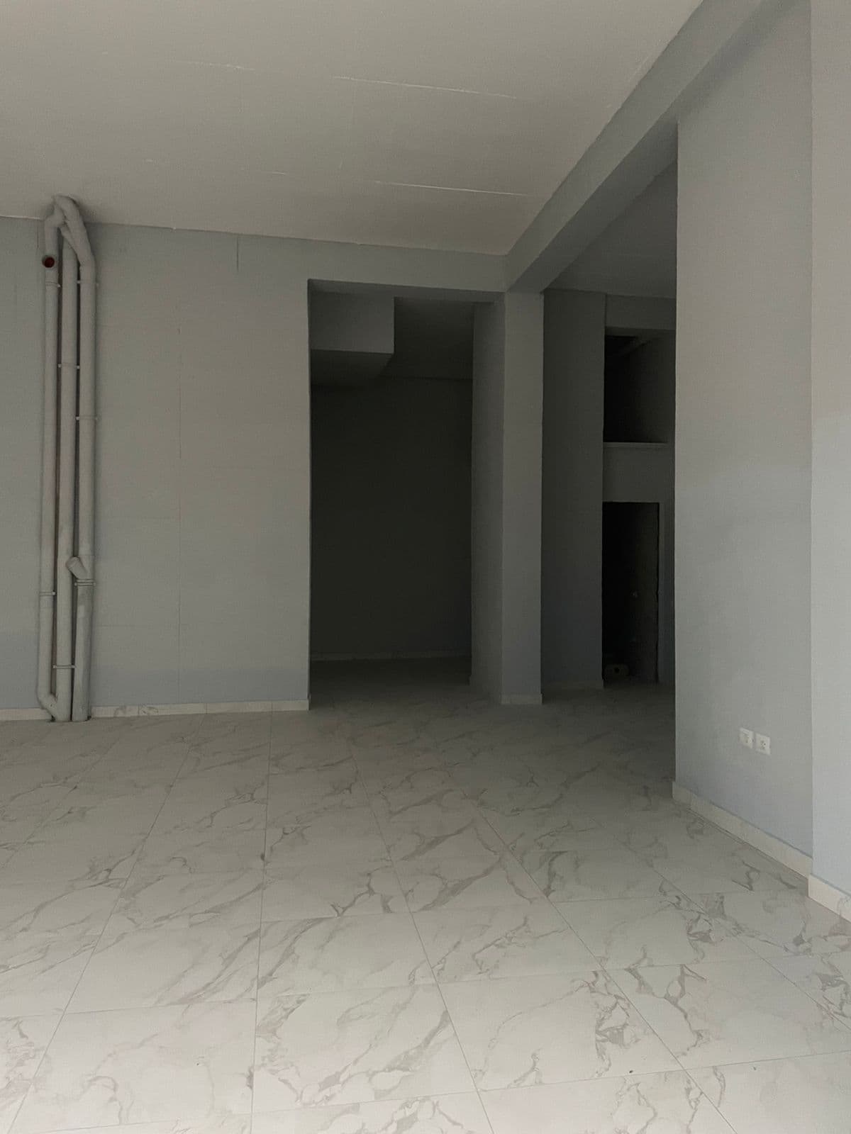 Jepet me qera dyqan tek Komuna e Parisit / 2500 euro 1