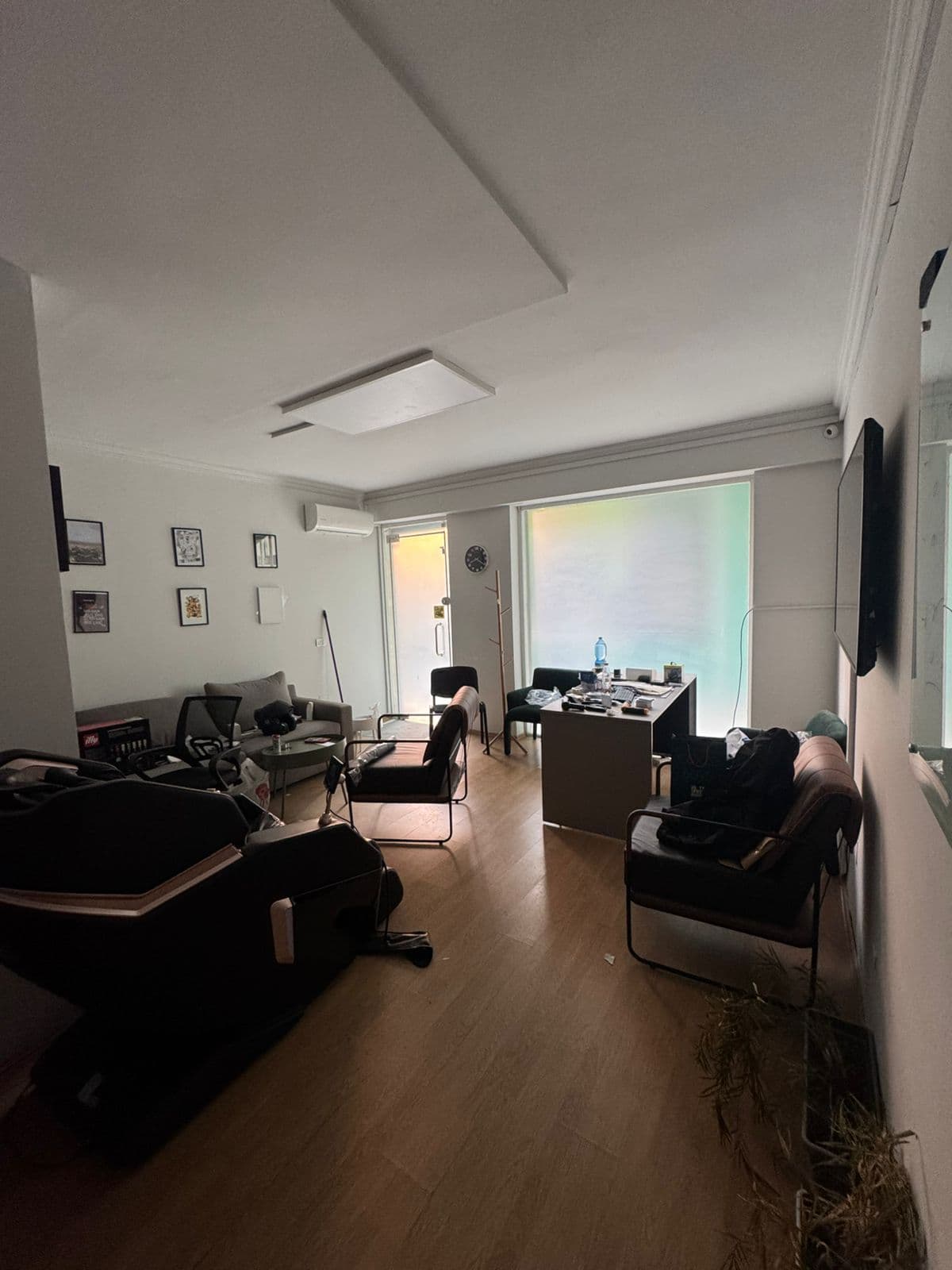 Dyqan 1+1 Me Qira në Komunën e Parisit, Tiranë - 400€ | 50 m²