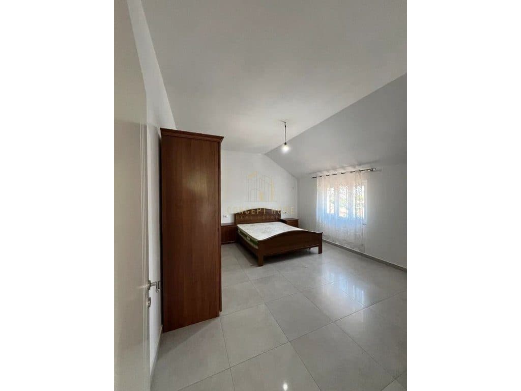 Jepet me qera apartament 2+1 ne Mistomam/Cmimi: 40,000 Leke/Muaj 3