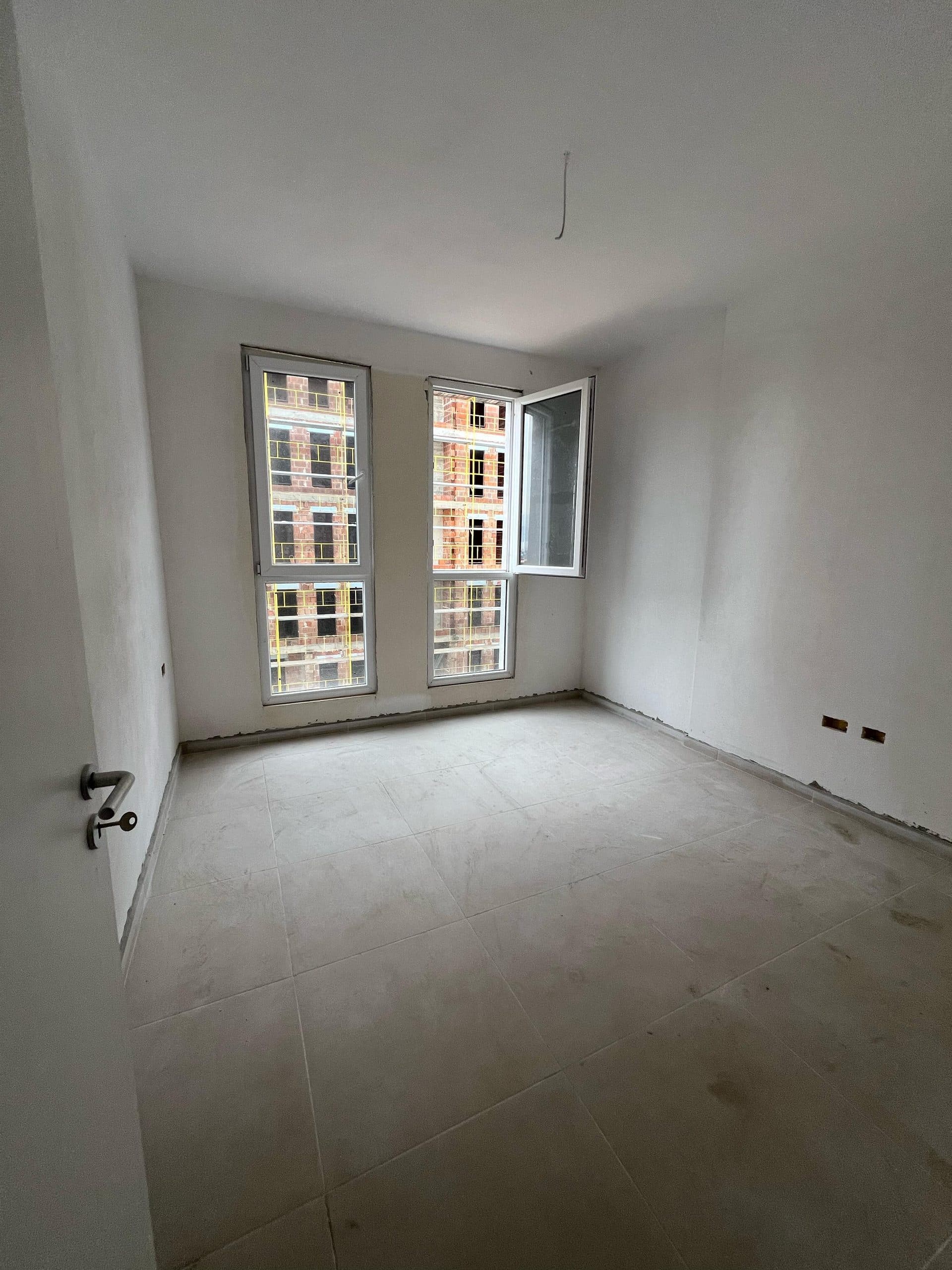 Shitet apartament 1+1 Univers City 2