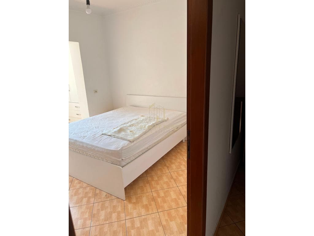 Jepet me qera apartament 1+1 ne Porcelan 3