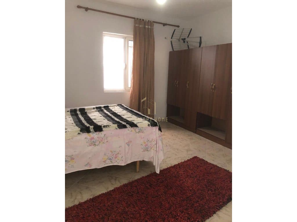 Jepet me qera shtepi private 2+1 Mbrapa Fakultetit Mjeksise 4