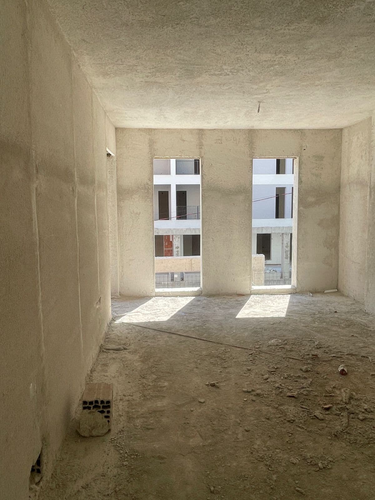 Shitet apartament 2+1 tek Univers City