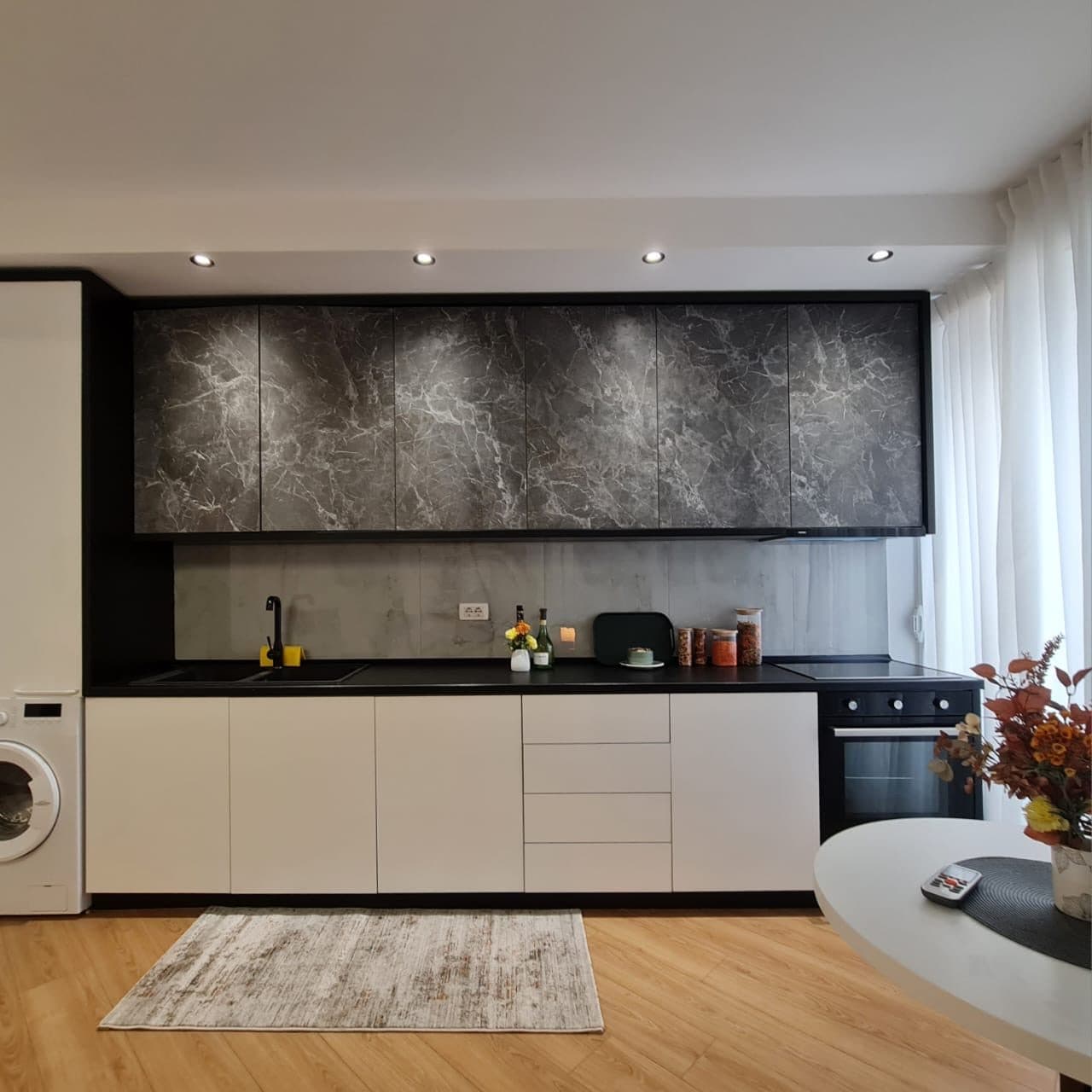 Shitet Apartament 1+1 tek Komuna e Parisit 2