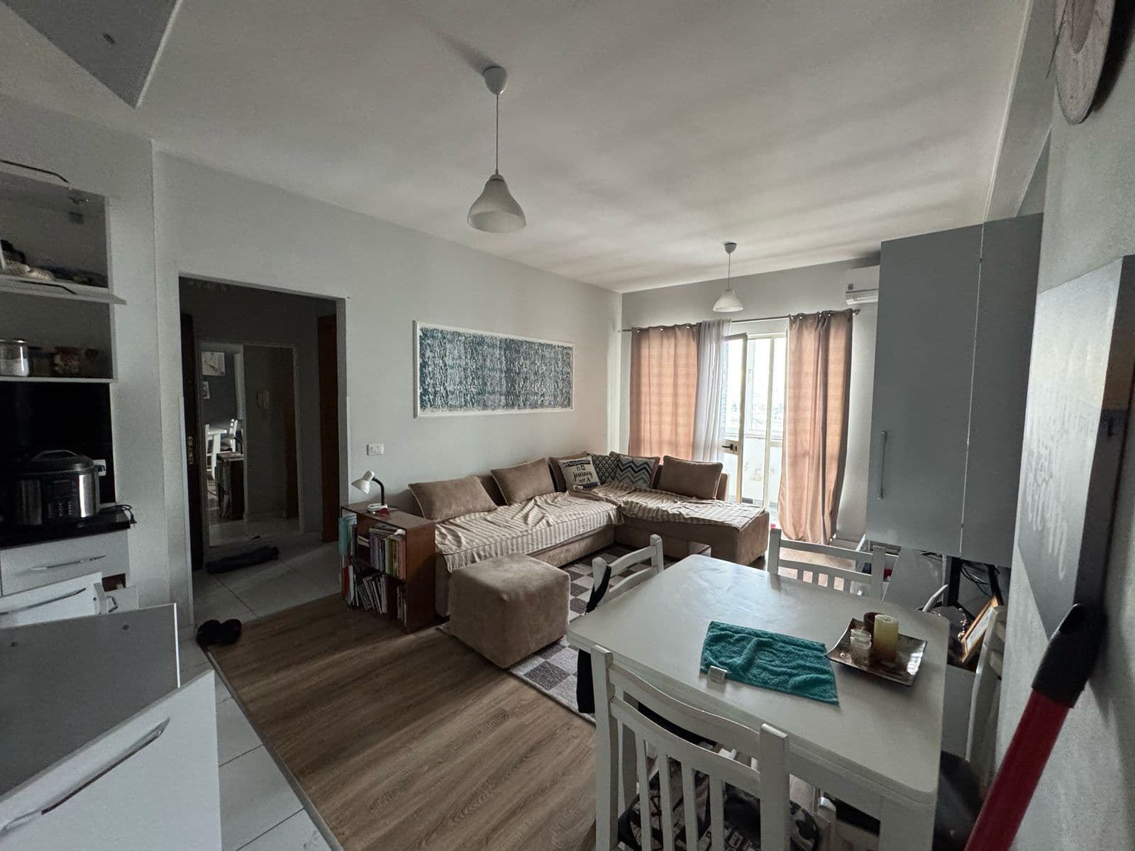 Jepet me qira apartament 2+1 ne Kamez ( prane Rrethit te Ullirit) 3