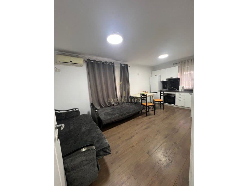 Zyrë 3+1 Me Qira në Bllok, Tiranë - 1100€ | 110 m²