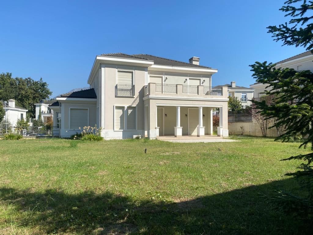 Vile me Qira tek Rolling Hills 1 , Tiranë - 5000€ | 598 m² 2