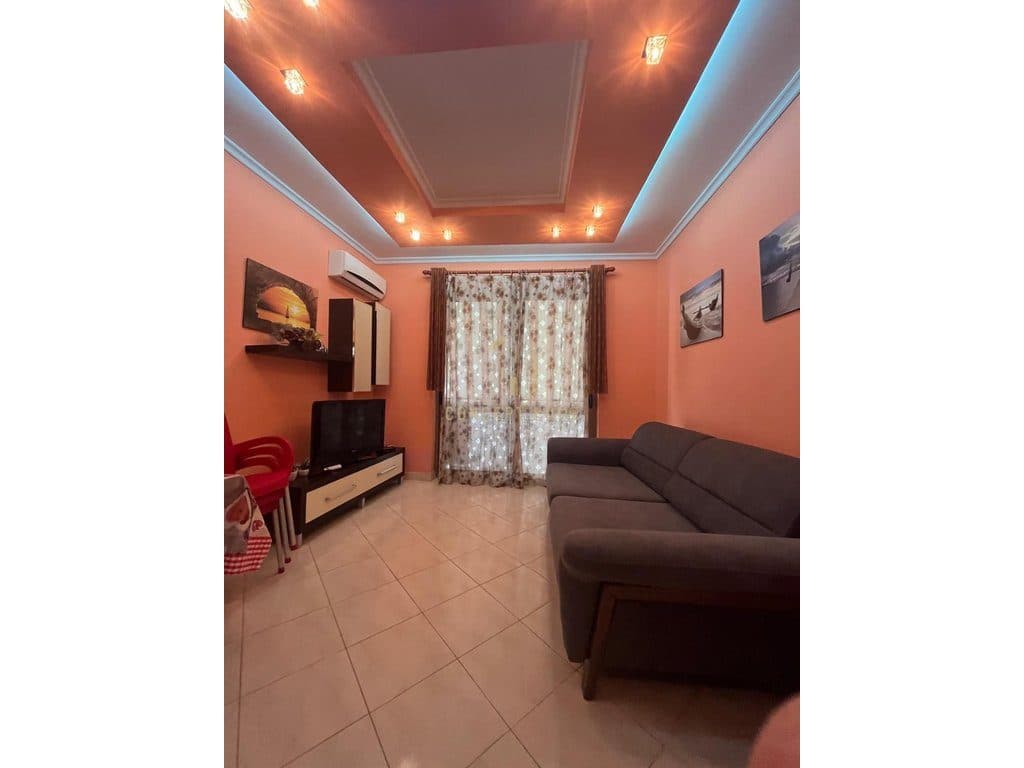 Shitet apartament Ekskluziv 1+1 ne 4