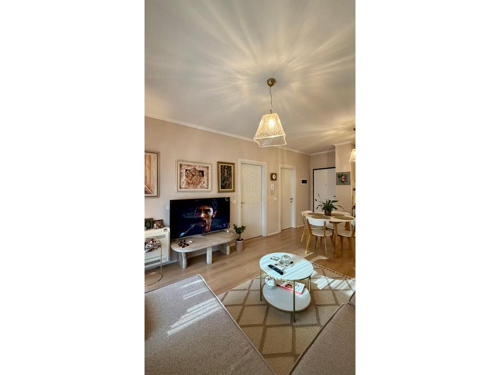 Jepet me qera apartament 1+1 ne 4