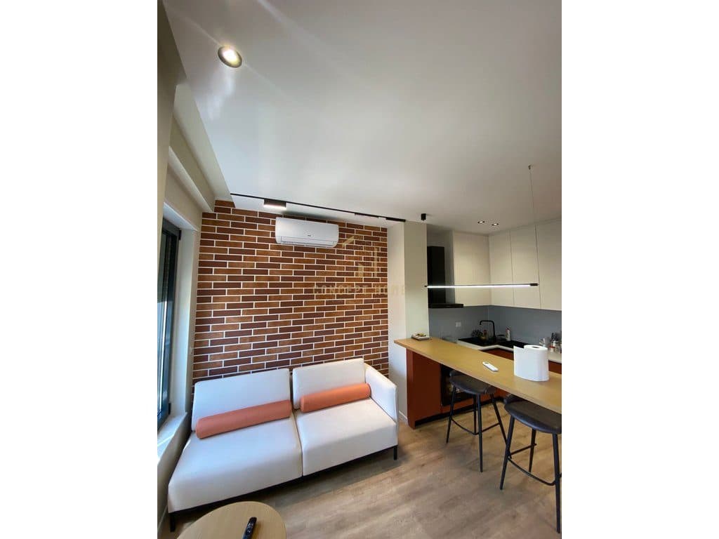 Jepet me qera apartament 1+1 tek Bulevardi i ri