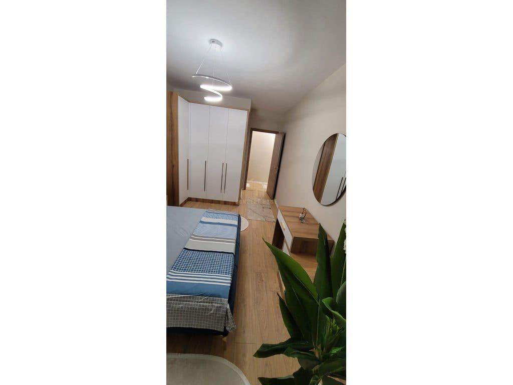 Jepet apartament me qera 2+1+2 te Komuna Parisit 3