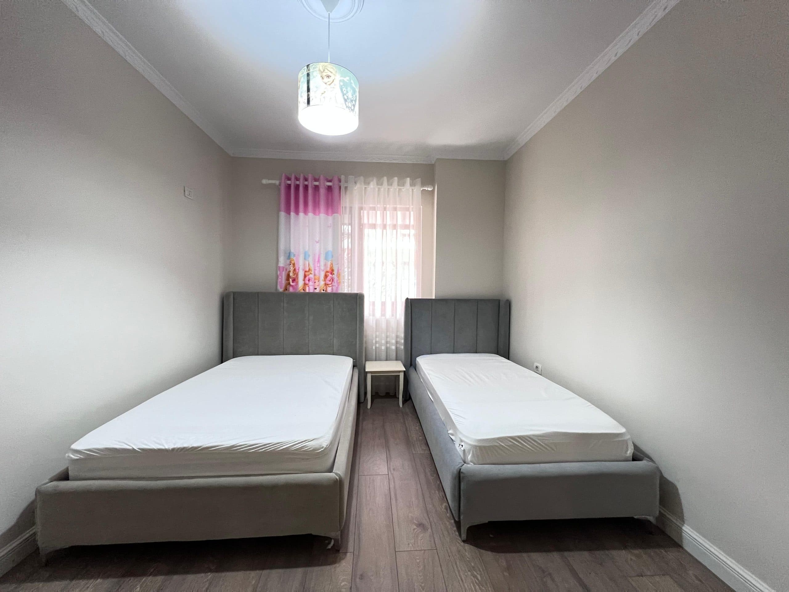 Shitet Apartament 2+1+2 ne Yzberisht 3