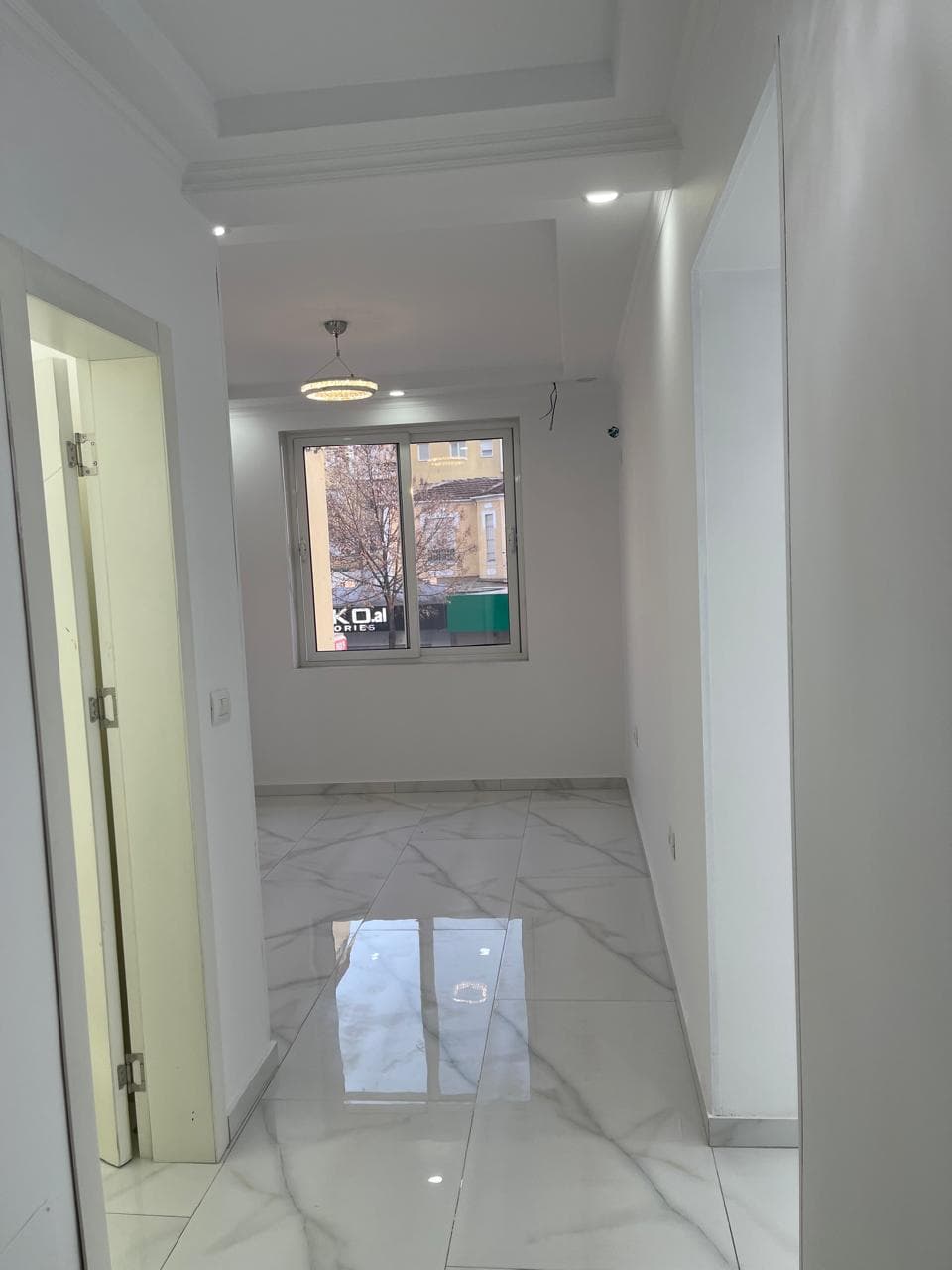 Shitet Apartament 1+1 tek Farmacia 10 2