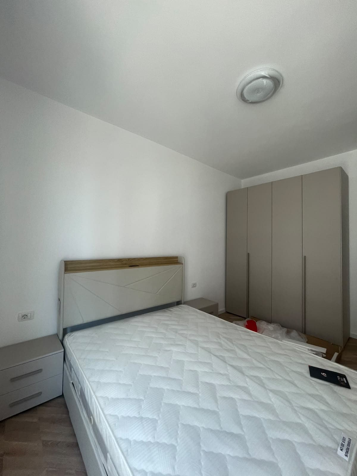 Jepet me qera Apartament 2+1 tek Univers City