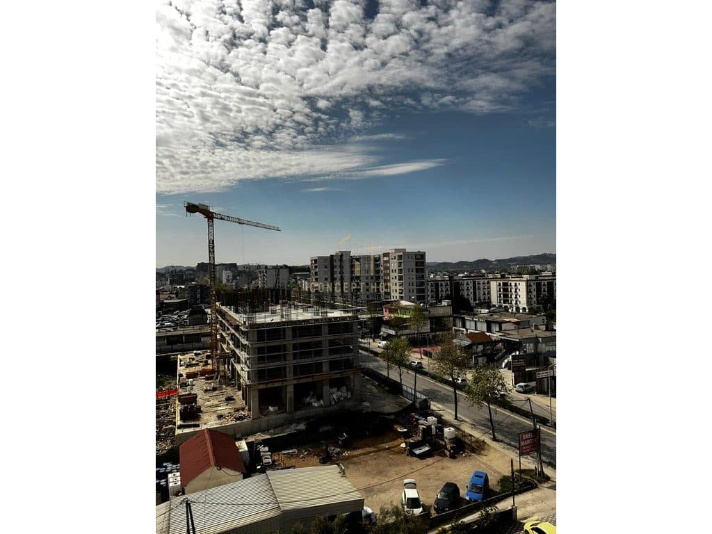 Shitet Apartament 2+1+2 ne Kamez 3