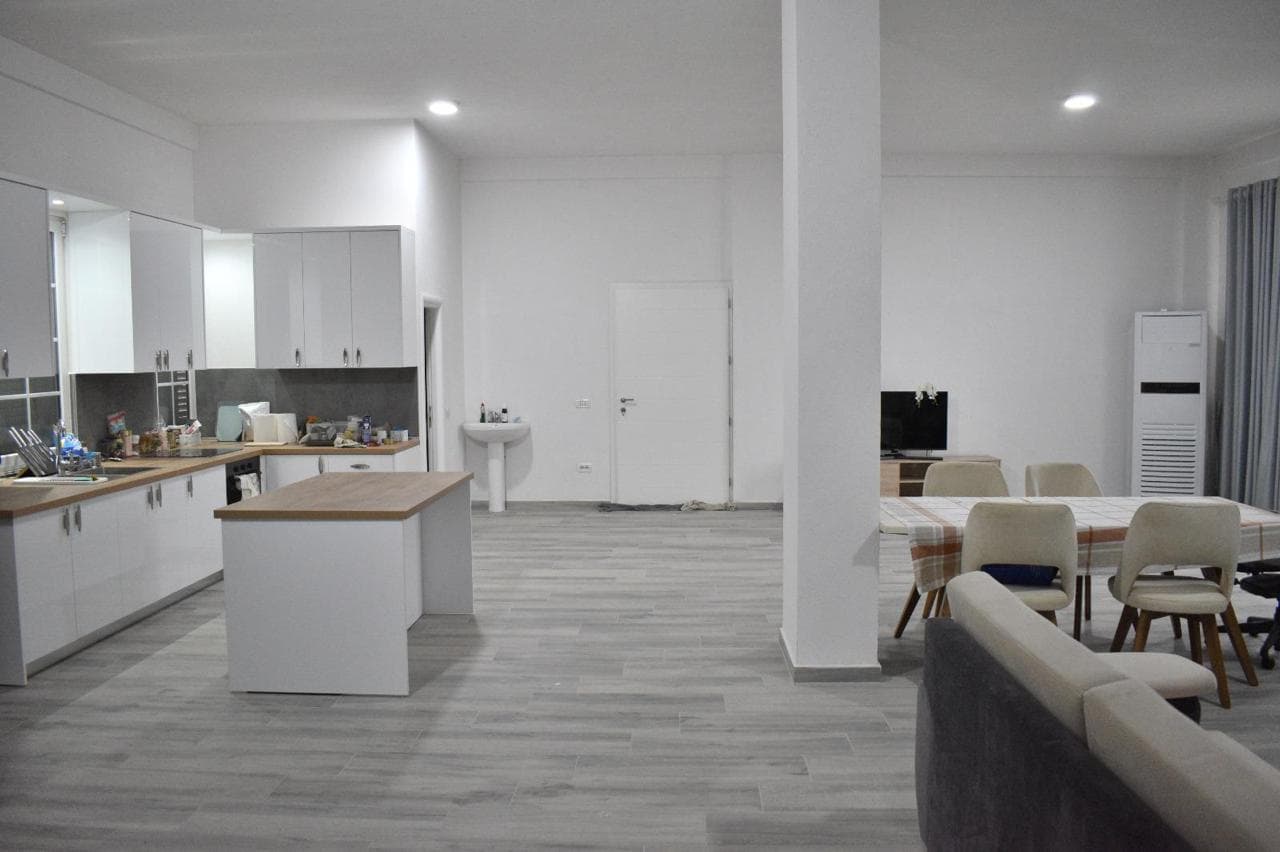Penthouse 4+1+3+4 Me Qira në Paskuqan, Tiranë – 1500 € | 225 m²