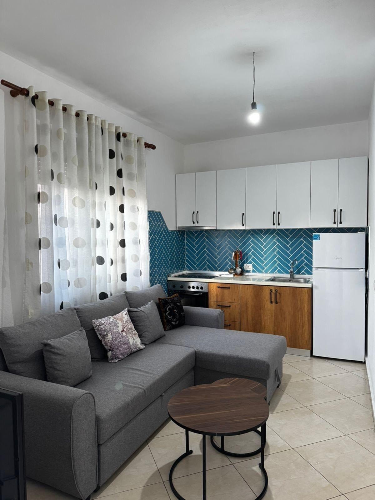 Jepet me qera apartament 1+1 ne Tresh