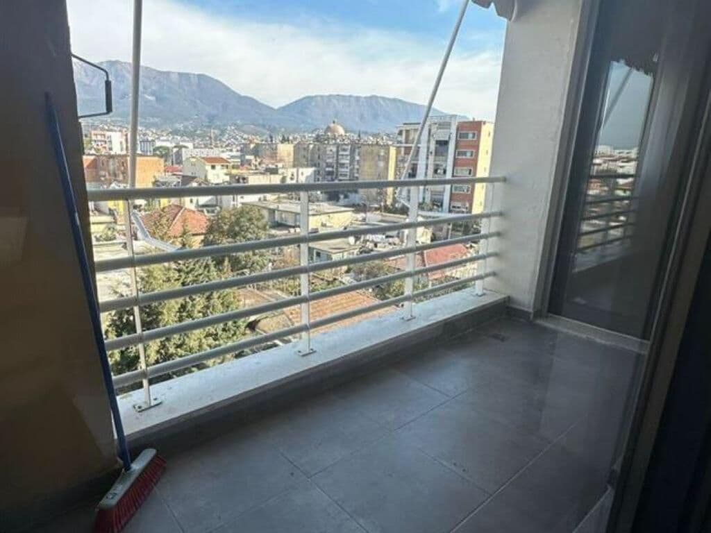Jepet me qera apartamenti 1+1 Tregu Elektrik ne Ali dem