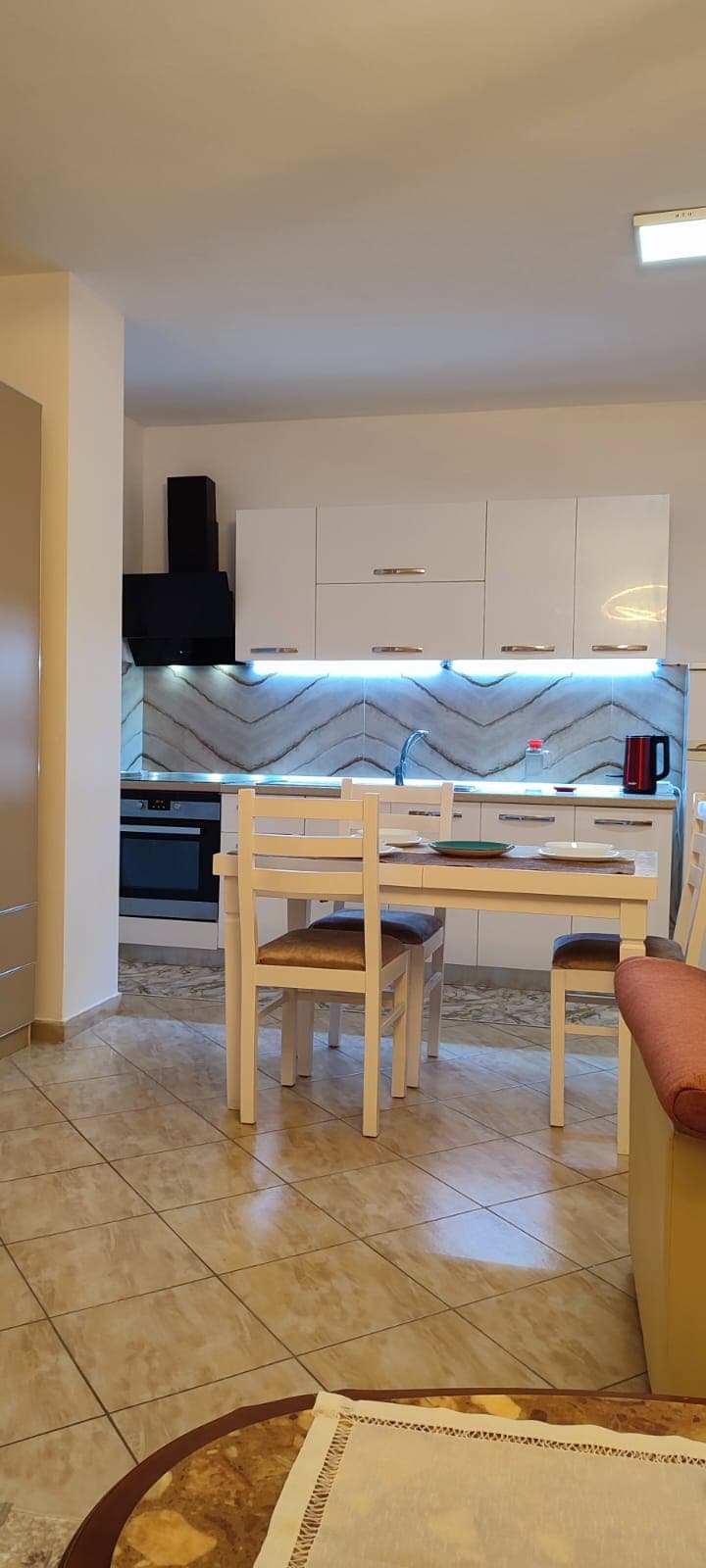 Jepet apartament me qera 1+1 tek 21 Dhjetori