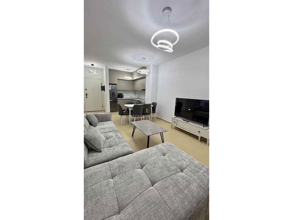 Jepet me qera apartament 2+1 tek Ish-Parkut të Autobusëve 2