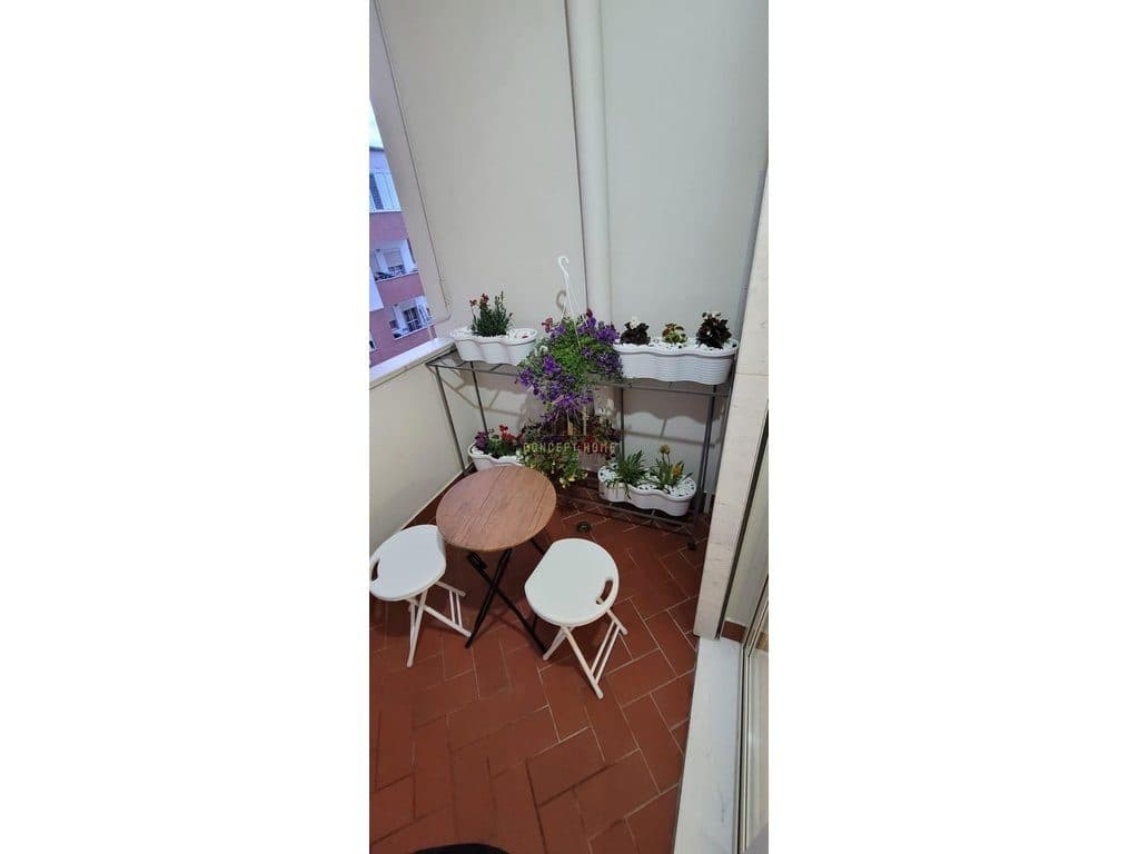 Jepet apartament me qera 2+1+2 te Komuna Parisit 4