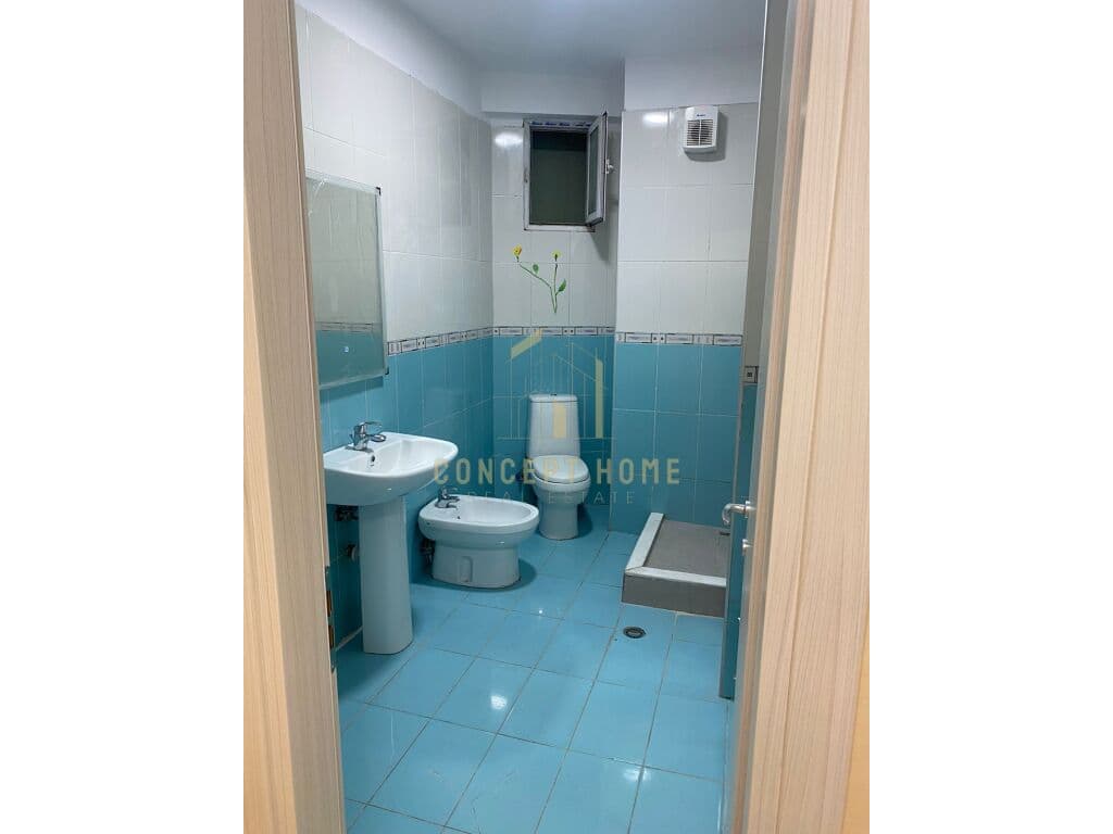 Jepet ambient biznesi me qera 2+1 te Selvia ,Qender 2