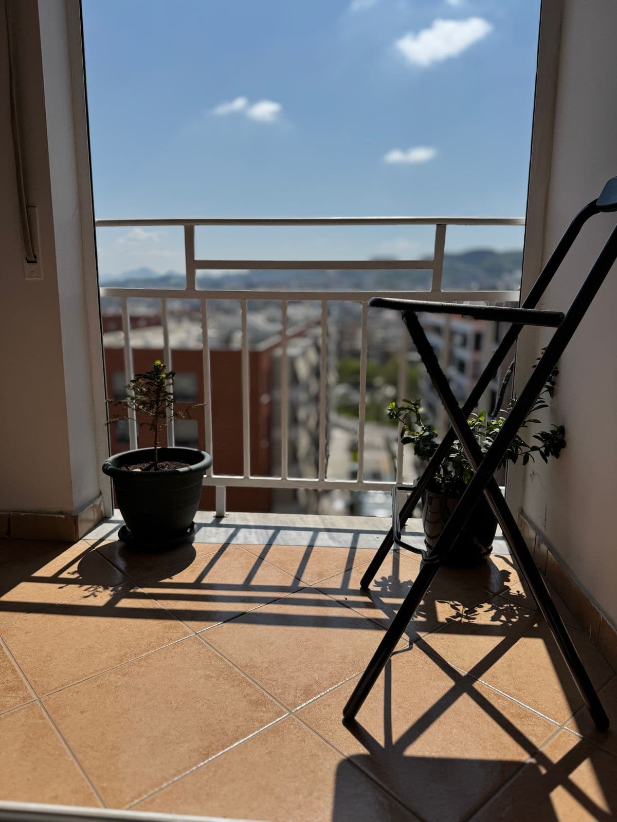 Shitet Apartament 2+1 tek Rruga e Kavajes 2