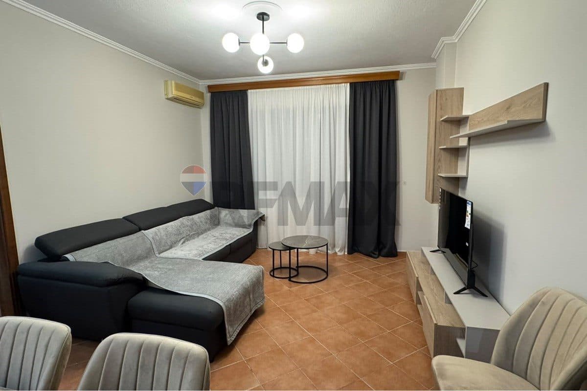 Apartament - Për Qira - Kompleksi Kinostudio, Tiranë