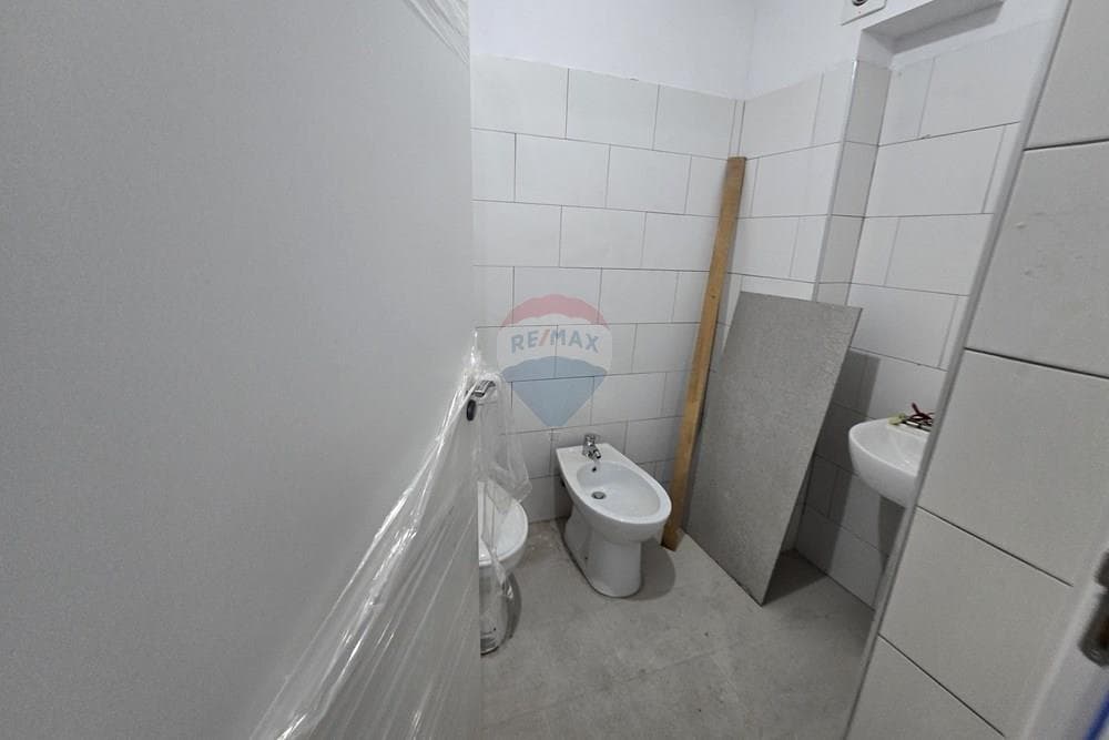 Apartament - Për Qira - Rruga 5 Maji, Tiranë 2